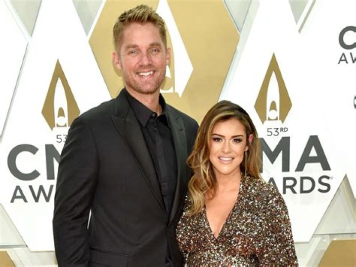 Brett Young Wife, Age, Height, Net Worth, Kids, Songs