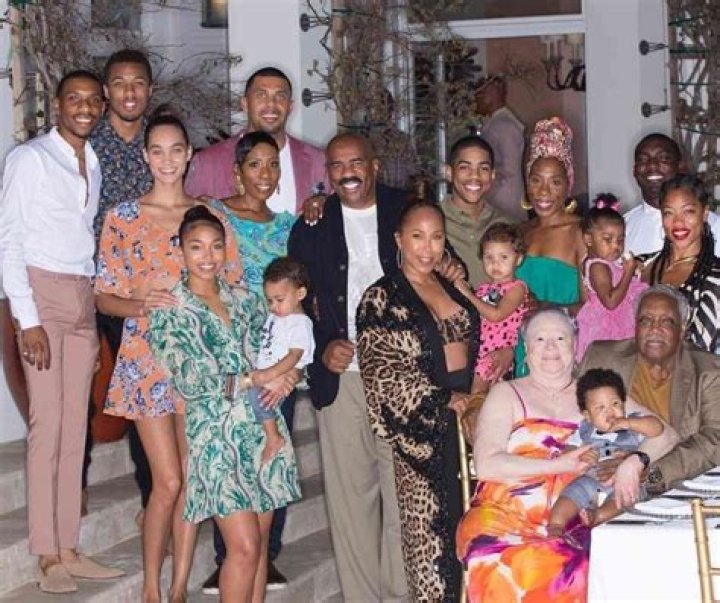 Steve Harvey Siblings, Age, Height, Net Worth, Children |